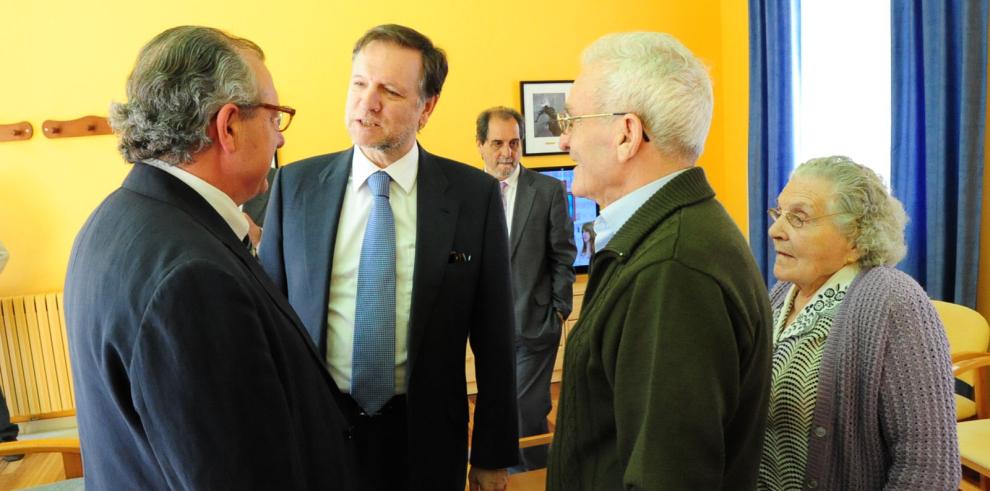 El presidente de Aragón ha visitado en Gea de Albarracín  el nuevo centro de visitantes del Acueducto Romano