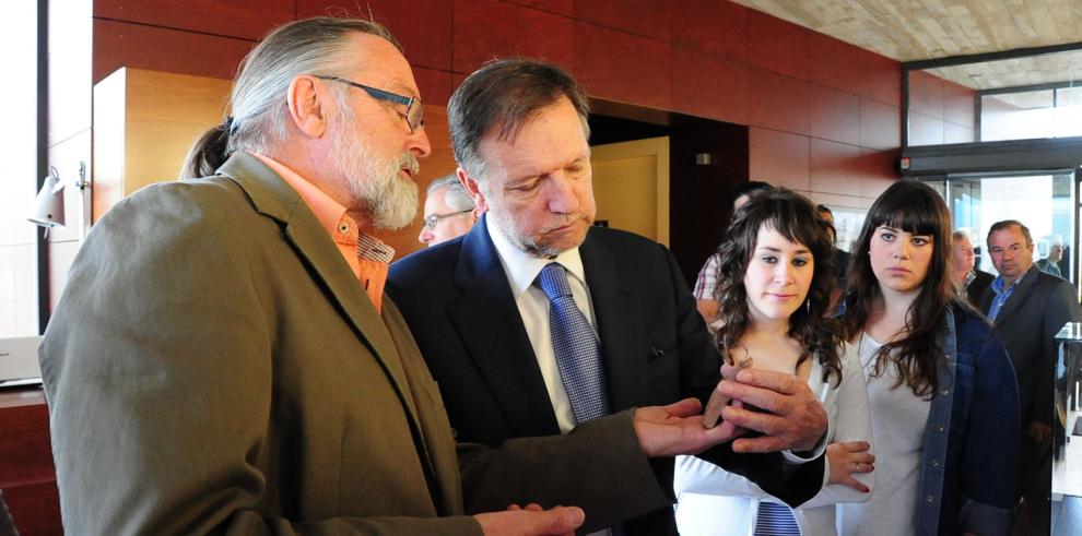 El presidente de Aragón ha visitado en Gea de Albarracín  el nuevo centro de visitantes del Acueducto Romano