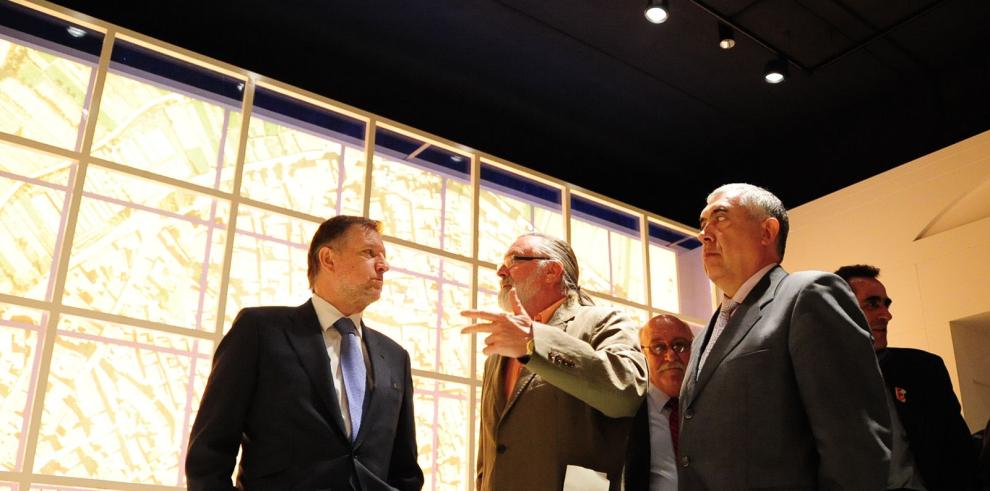 El presidente de Aragón ha visitado en Gea de Albarracín  el nuevo centro de visitantes del Acueducto Romano