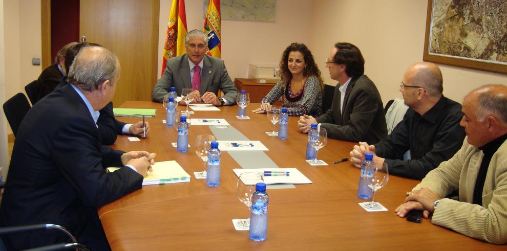 Antonio Suárez reitera que las luces de la plaza del Torico funcionarán "sí o sí"