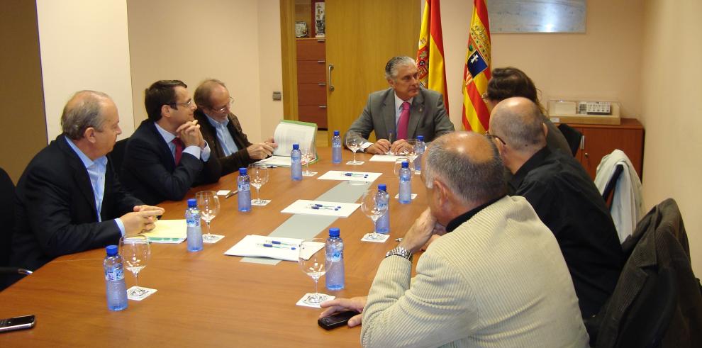 Antonio Suárez reitera que las luces de la plaza del Torico funcionarán "sí o sí"