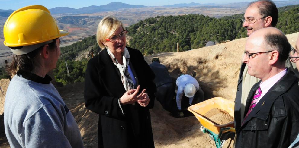 Eva Almunia ha anunciado que el Gobierno de Aragón convocará a los agentes sociales para reforzar en Aragón el Pacto Social alcanzado a nivel nacional