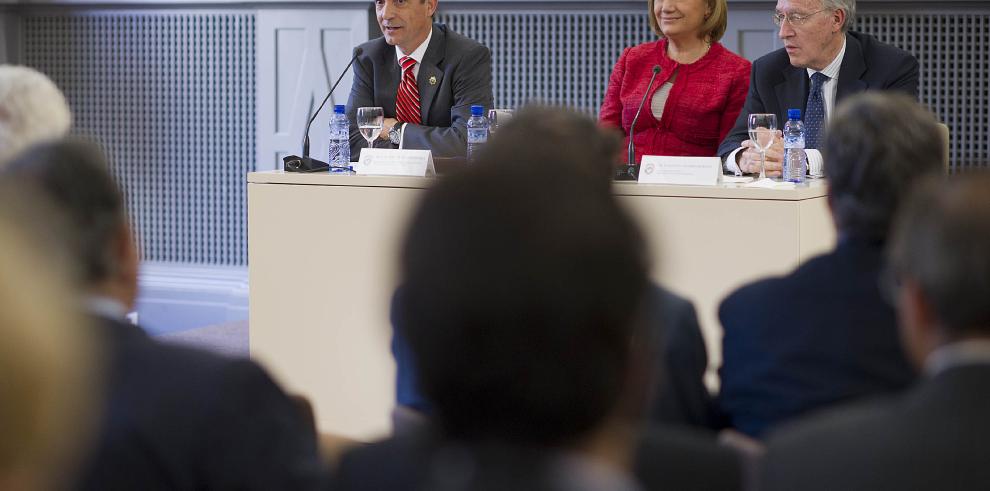 Luisa Fernanda Rudi ha asistido a la conferencia "Tiempos de crisis"