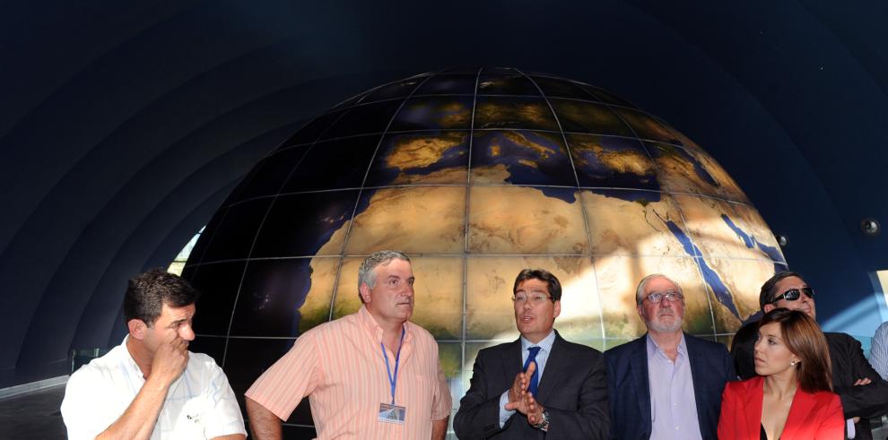 Los oscenses conocen el nuevo Planetario de Walqa