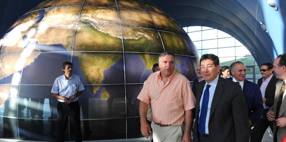 Los oscenses conocen el nuevo Planetario de Walqa
