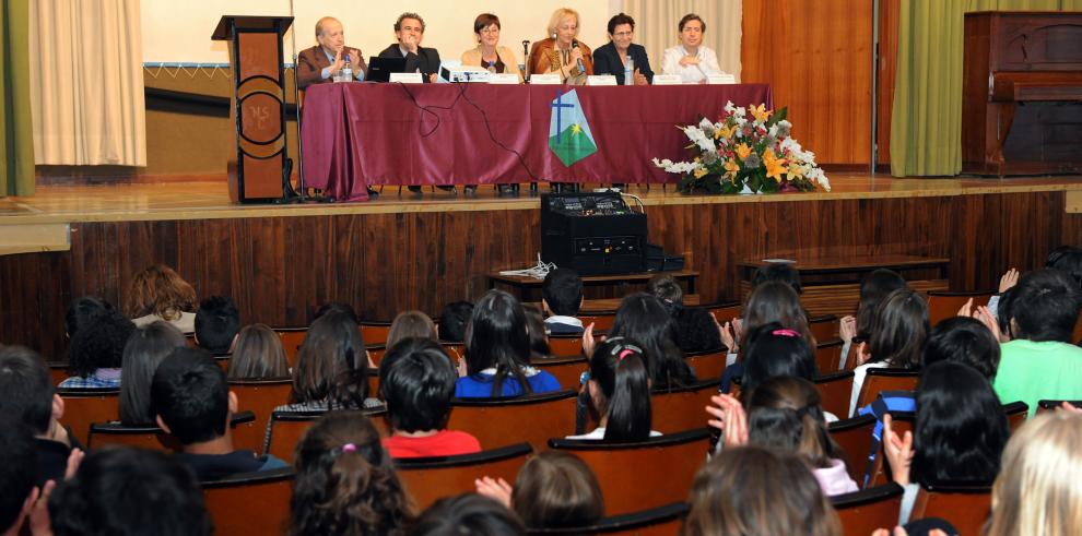 La consejera de Salud y Consumo participa en la semana cultural del colegio Nuestra Señora del Carmen de Zaragoza