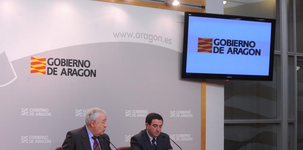 El cartel del Día de San Jorge recupera el ''señal de Aragón'', los mil años de historia en comunidad y la iconografía del dragón