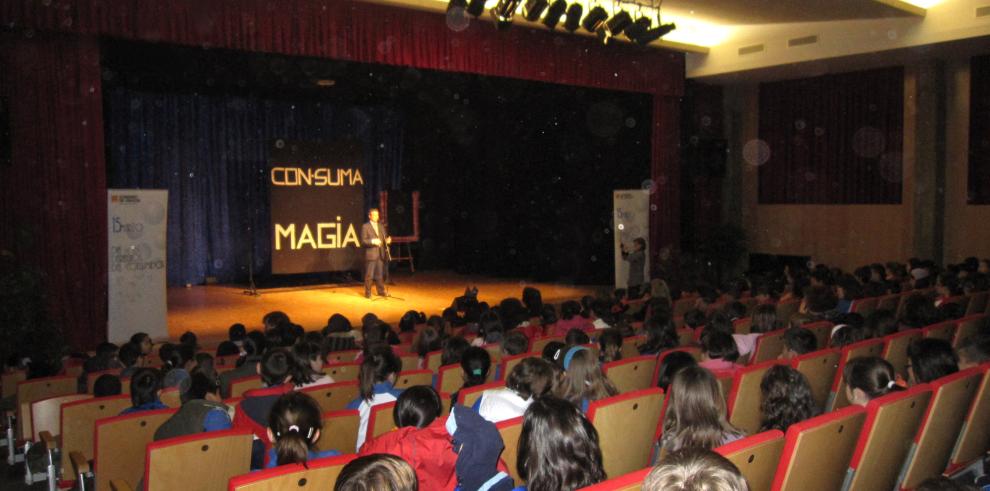 Más de 400 alumnos de Educación Primaria participan en el espectáculo Con-Suma Magia