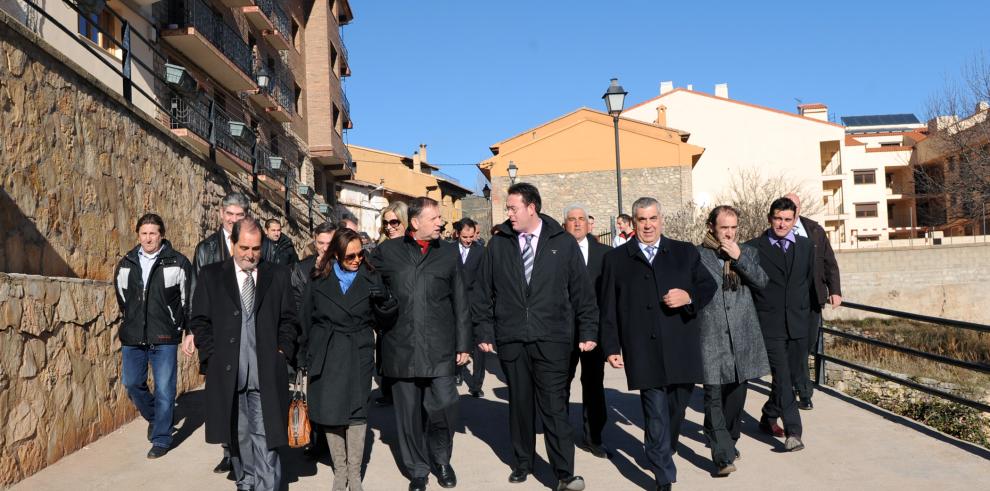 Fotografías y vídeo de la visita del presidente de Aragón a Arcos de las Salinas