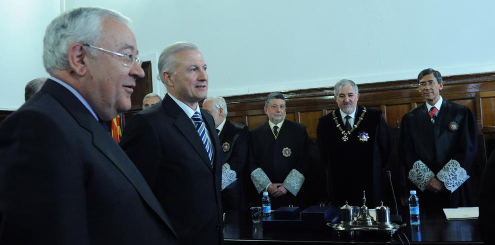 El vicepresidente ha asistido al acto de imposición de condecoraciones de la Fiscalía de Aragón