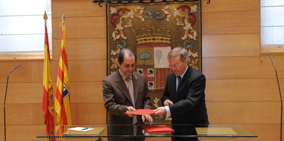 El Gobierno de Aragón y la CREA firman un convenio para promocionar en la Unión Europea el potencial logístico y las infraestructuras de la Comunidad Autónoma