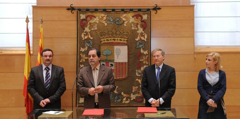 El Gobierno de Aragón y la CREA firman un convenio para promocionar en la Unión Europea el potencial logístico y las infraestructuras de la Comunidad Autónoma