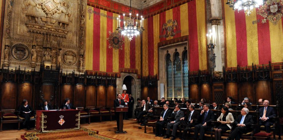 Entrega de la Medalla de Oro de Barcelona al Centro Aragonés 