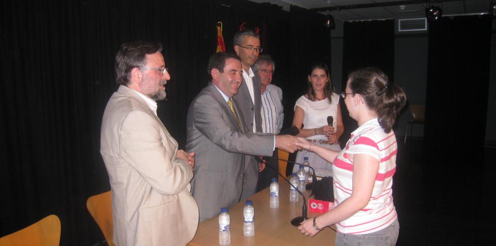 Alfonso Vicente asiste a la entrega de 50 viviendas de protección oficial en Casetas