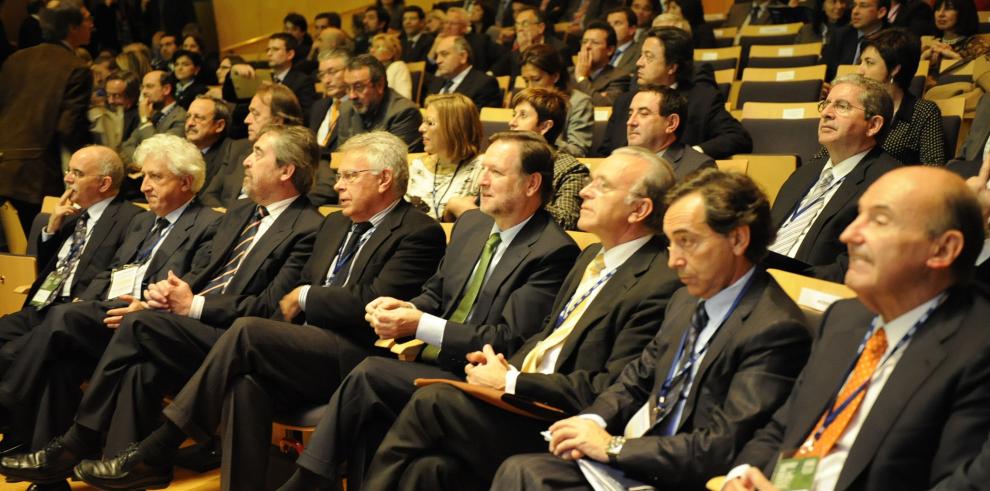 El Presidente de Aragón ha asistido junto a Felipe González al V Congreso de directivos CEDE