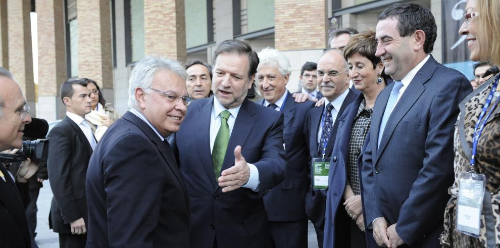 El Presidente de Aragón ha asistido junto a Felipe González al V Congreso de directivos CEDE