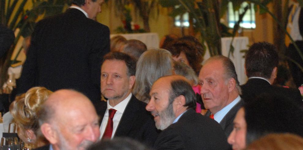 El Presidente de Aragón acompaña a los Reyes de España y a los Príncipes de Asturias en una cena en la A.G.M.