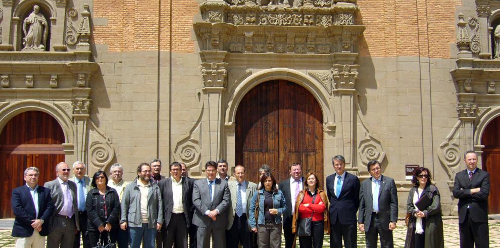 La Comisión de Industria de las Cortes de Aragón visita el Monasterio Nuevo de San Juan de la Peña y el Aeródromo de Santa Cilia