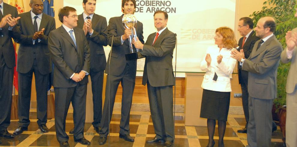 El Presidente de Aragón recibe al Básket CAI Zaragoza