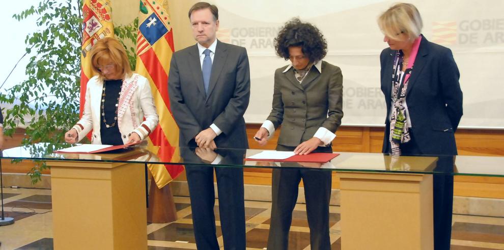 Firma del acuerdo entre el Ministerio de Educación y el Gobierno de Aragón para 1200 nuevas plazas de educación temprana