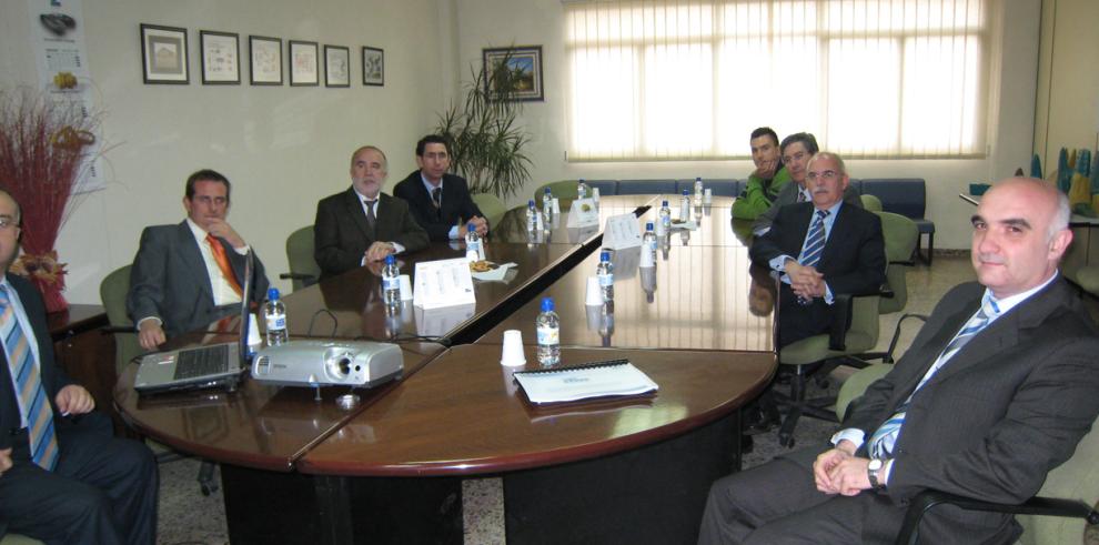 El consejero de Economía, Hacienda y Empleo, Alberto Larraz, ha visitado la fábrica Pyrsa