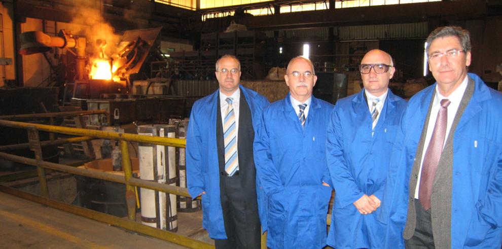 El consejero de Economía, Hacienda y Empleo, Alberto Larraz, ha visitado la fábrica Pyrsa