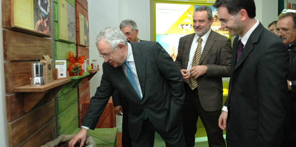 El vicepresidente, José Ángel Biel, y el consejero de Medio Ambiente, Alfredo Boné, inauguran el Aula de Medio Ambiente Urbano