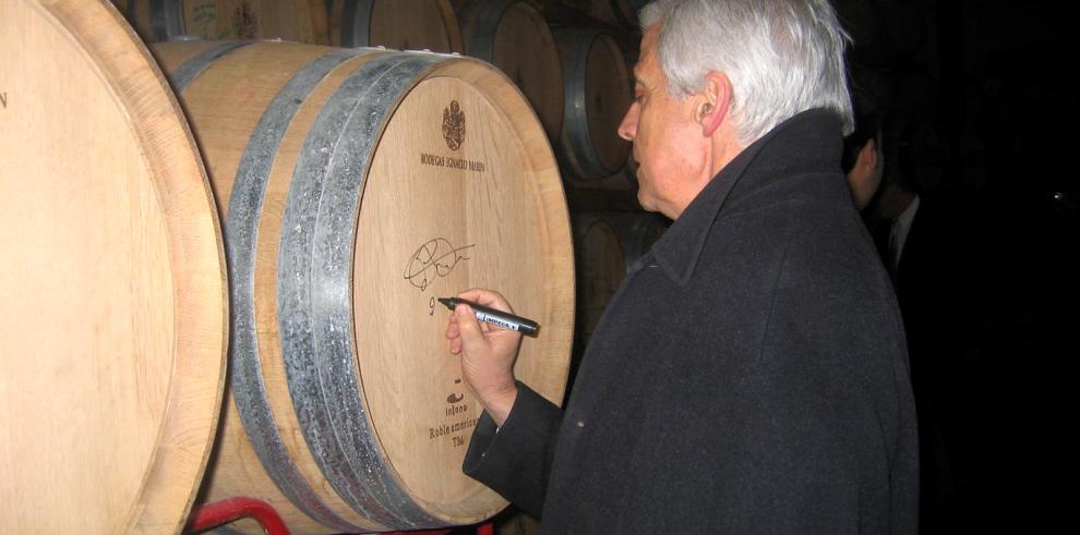 El consejero de Agricultura y Alimentación visita dos bodegas de Cariñena