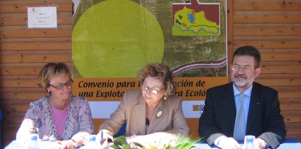 Ángela Abós conoce en la Comarca de Monegros el despliegue de la Red Pública de Telecomunicaciones