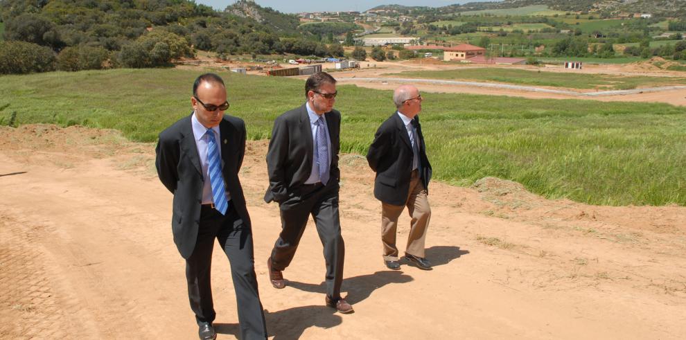 Marcelino Iglesias, presidente del Gobierno de Aragón, ha visitado las obras de urbanización del polígono industrial de Benabarre