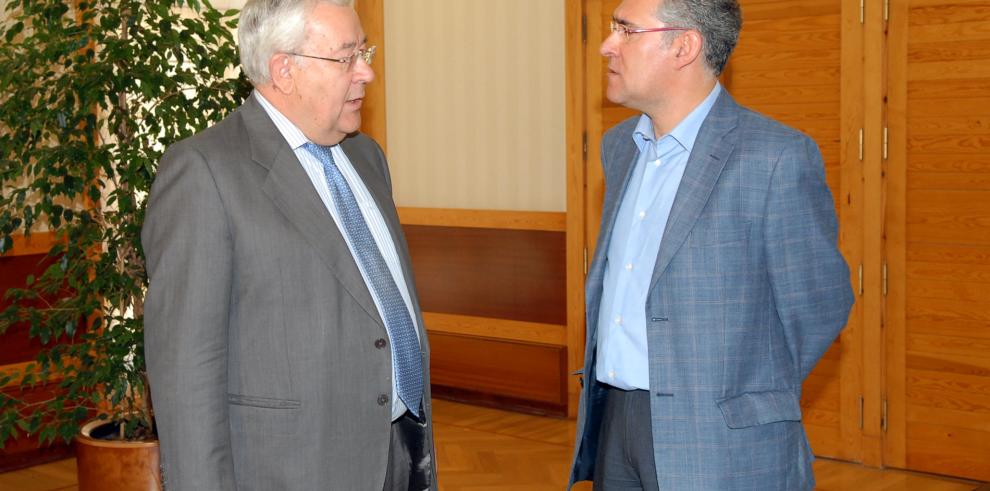 El vicepresidente Biel ha recibido hoy al portavoz de CHA en las Cortes, Chesús Bernal