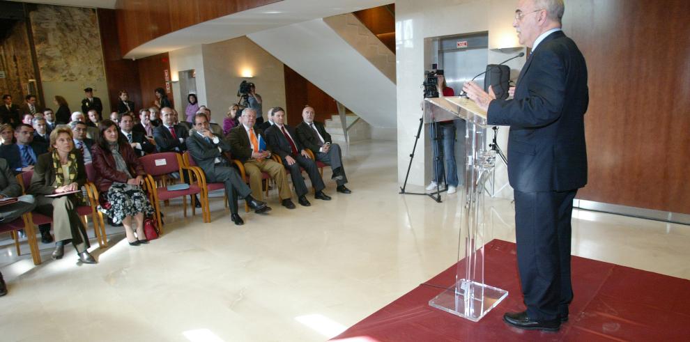 Imágenes del acto de constitución de la Sociedad para la Promoción y Desarrollo Empresarial de Teruel, S. A. 
