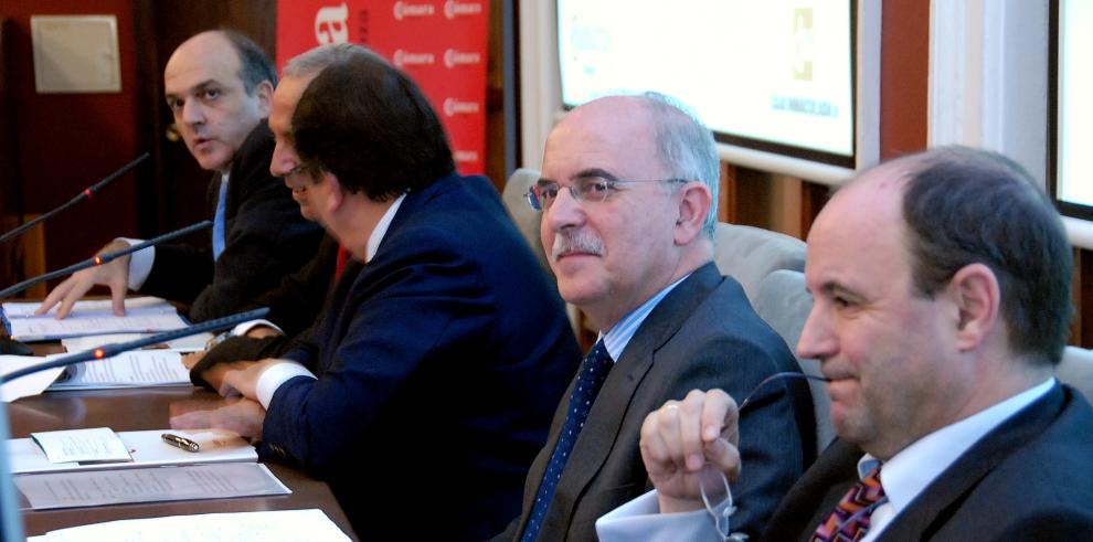 El consejero de Economía, Hacienda y Empleo, Alberto Larraz, ha clausurado la jornada de presentación del informe "La Economía de Aragón: Evolución 2006-2007"