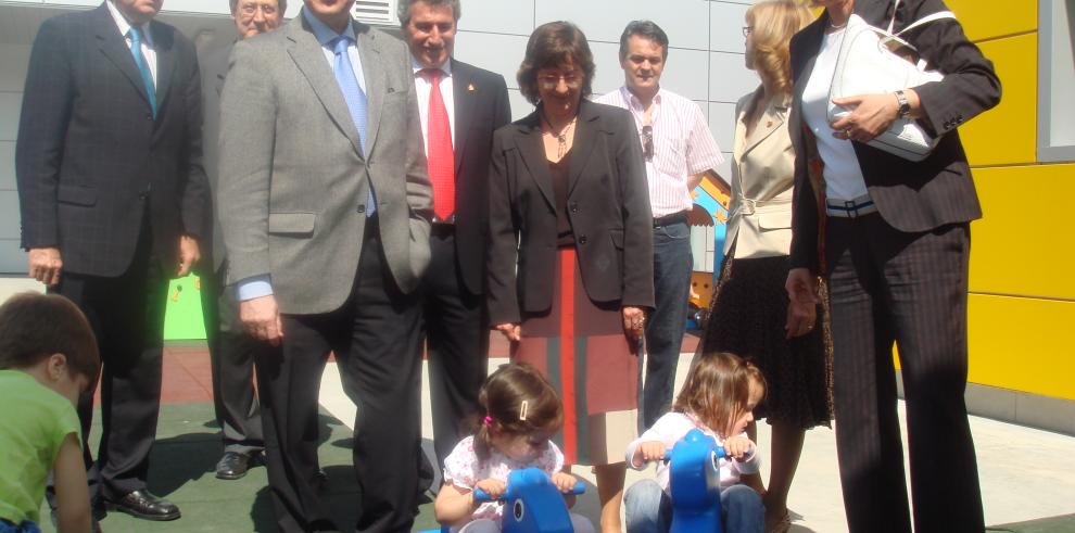 Visita de Eva Almunia y Gonzalo Arguilé a Villanueva de Gállego