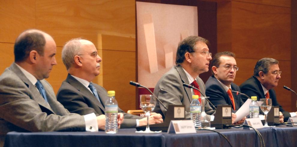 El presidente del Gobierno de Aragón, Marcelino Iglesias, ha inaugurado el V Congreso de Economía Aragonesa