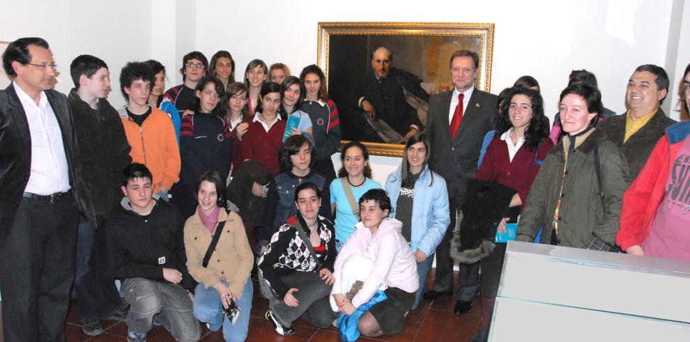 El presidente del Gobierno de Aragón, Marcelino Iglesias, visita la exposición ´´Santiago Ramón y Cajal. Premio Nobel 1906´´