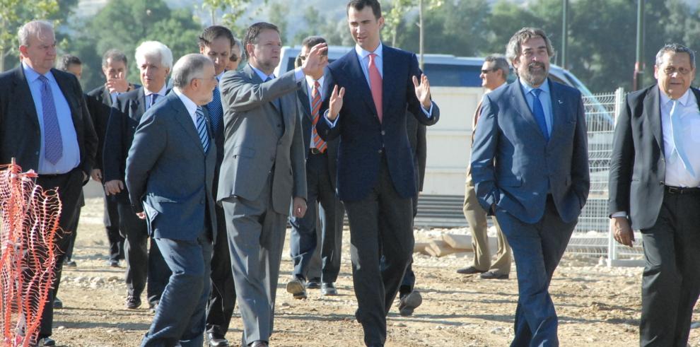 S.A.R. el Príncipe de Asturias, acompañado del presidente Marcelino Iglesias y del alcalde de Zaragoza, visita las obras de la Expo