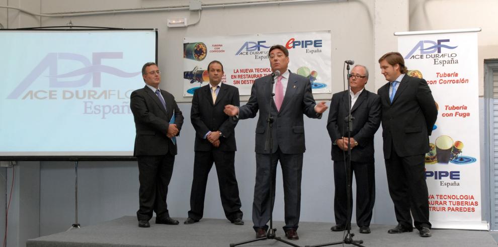 El consejero de Industria, Comercio y Turismo del Gobierno de Aragón, Arturo Aliaga, ha inaugurado las instalaciones de la empresa ACE DuraFlo España
