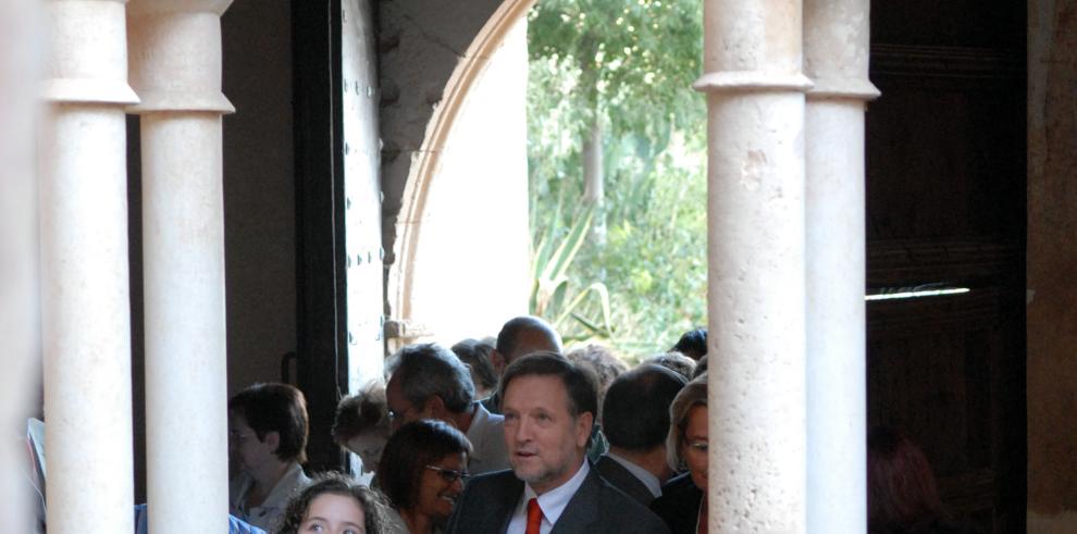 El presidente del Gobierno de Aragón, Marcelino Iglesias, acompañado de la consejera de Educación, Cultura y Deporte, Eva Almunia, ha inaugurado las obras de restauración de la Colegiata Santa María de Alquezar