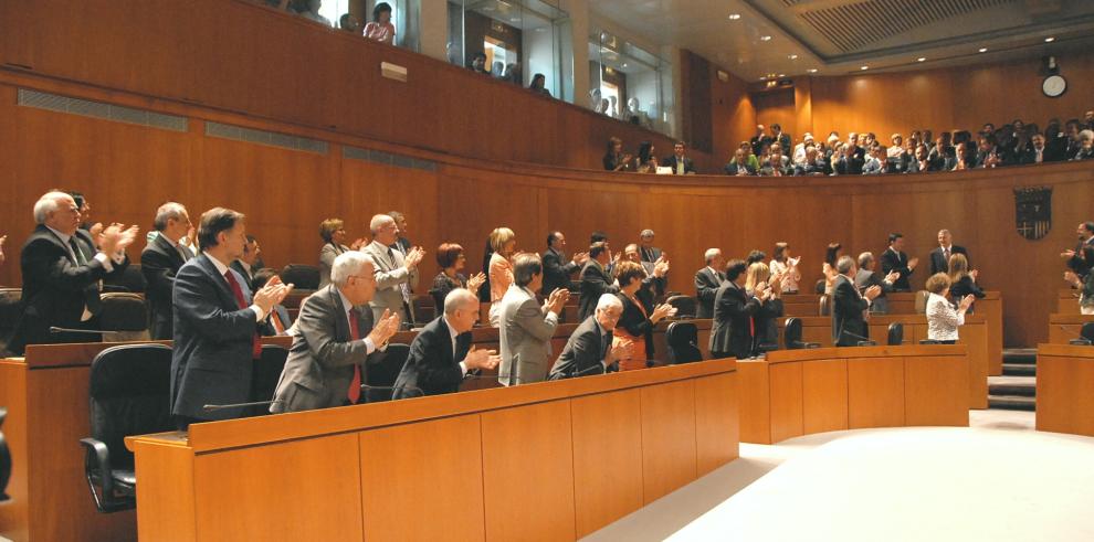 El presidente del Gobierno de Aragón, Marcelino Iglesias, asiste a la sesión constitutiva de la VII Legislatura de las Cortes de Aragón