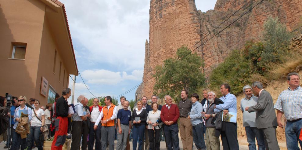 El presidente de Aragón, Marcelino Iglesias, ha inaugurado el refugio de Riglos, con capacidad para 80 personas