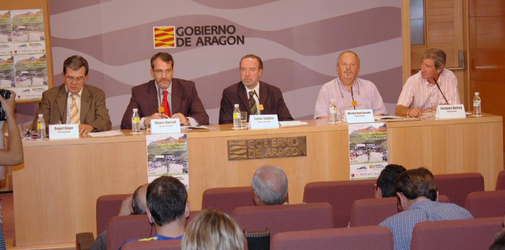 El viceconsejero de Turismo del Gobierno de Aragón, Javier Callizo, ha presidido la presentación de la Vuelta Ciclista a los Pirineos Aragón-Bearn-Bigorre 2007