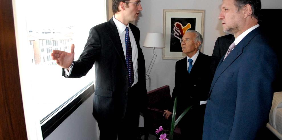 El presidente del Gobierno de Aragón, Marcelino Iglesias, ha inaugurado el núcleo rehabilitado de Isin