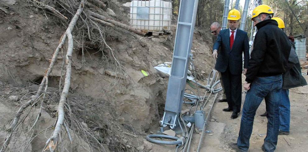 Imagen de la visita del presidente Marcelino Iglesias a la zona de los desprendimientos en Ballobar