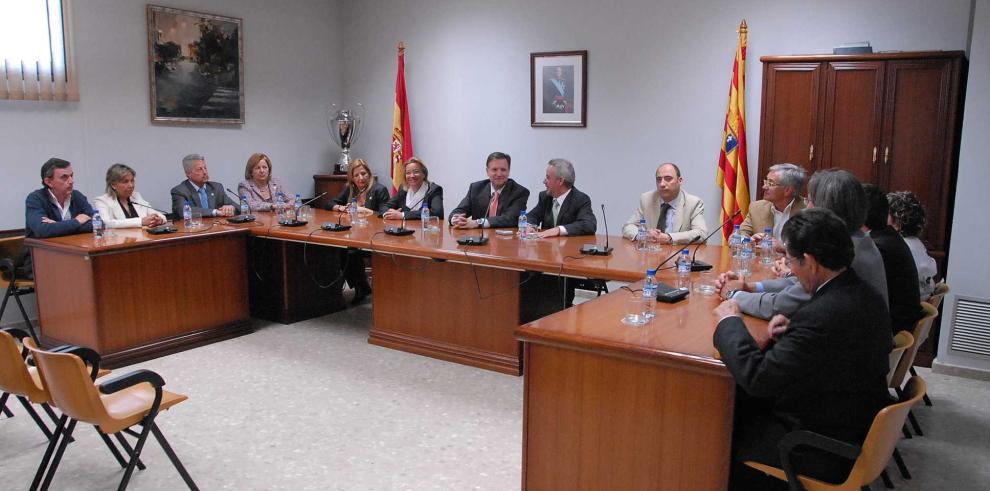 El presidente del Gobierno de Aragón, Marcelino Iglesias, ha visitado las instalaciones de la empresa AMES en Tamarite de Litera