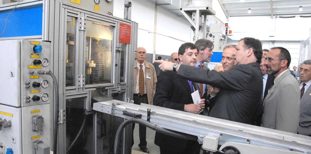 El presidente del Gobierno de Aragón, Marcelino Iglesias, ha visitado las instalaciones de la empresa AMES en Tamarite de Litera