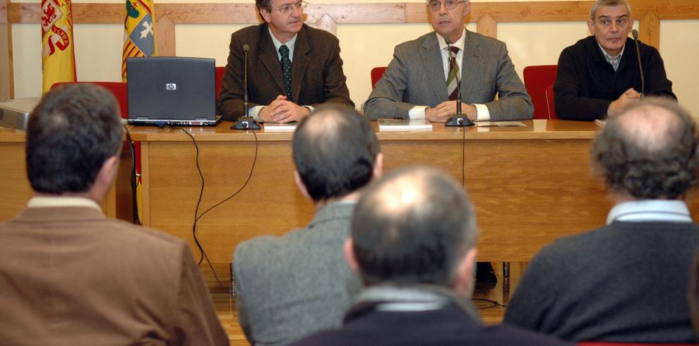 El consejero de Agricultura y Alimentación del Gobierno de Aragón ha inaugurado las ``Jornadas de Fertilización Nitrogenada´´