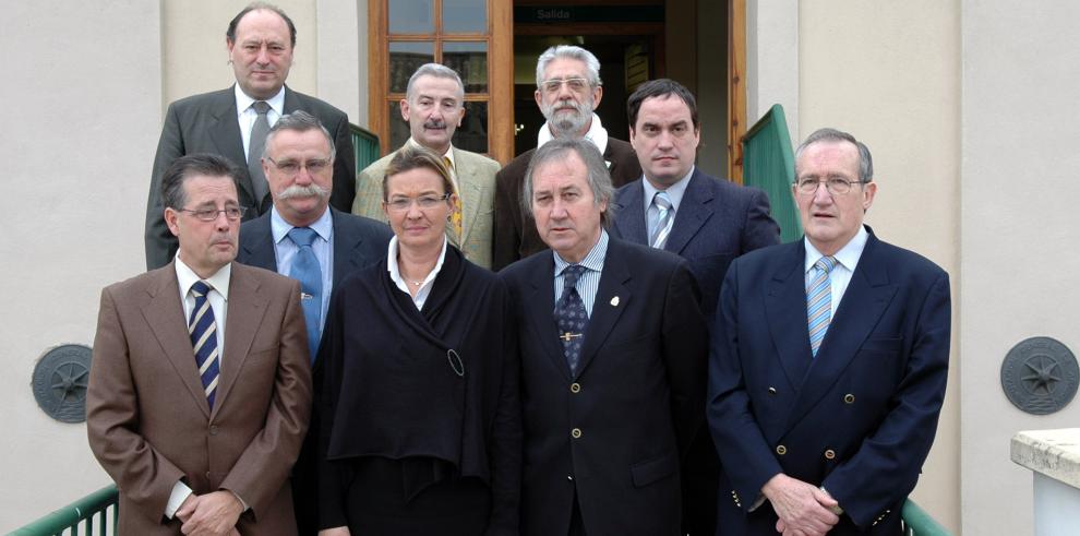 La consejera de Educación, Cultura y Deporte del Gobierno de Aragón, Eva Almunia, se reúne con presidentes de Federaciones Deportivas Aragonesas