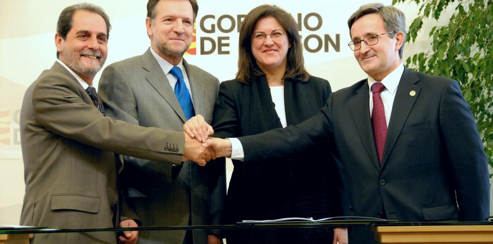 Firma del convenio para la construcción de viviendas de alquiler en la Universidad