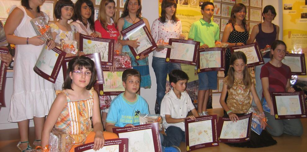 Imagenes de la entrega de premios del III Concurso infantil de dibujo sobre prevención de incendios